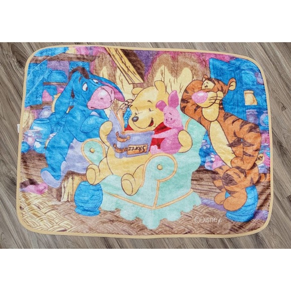 Vtg Disney Pooh and Friends Baby Blanket